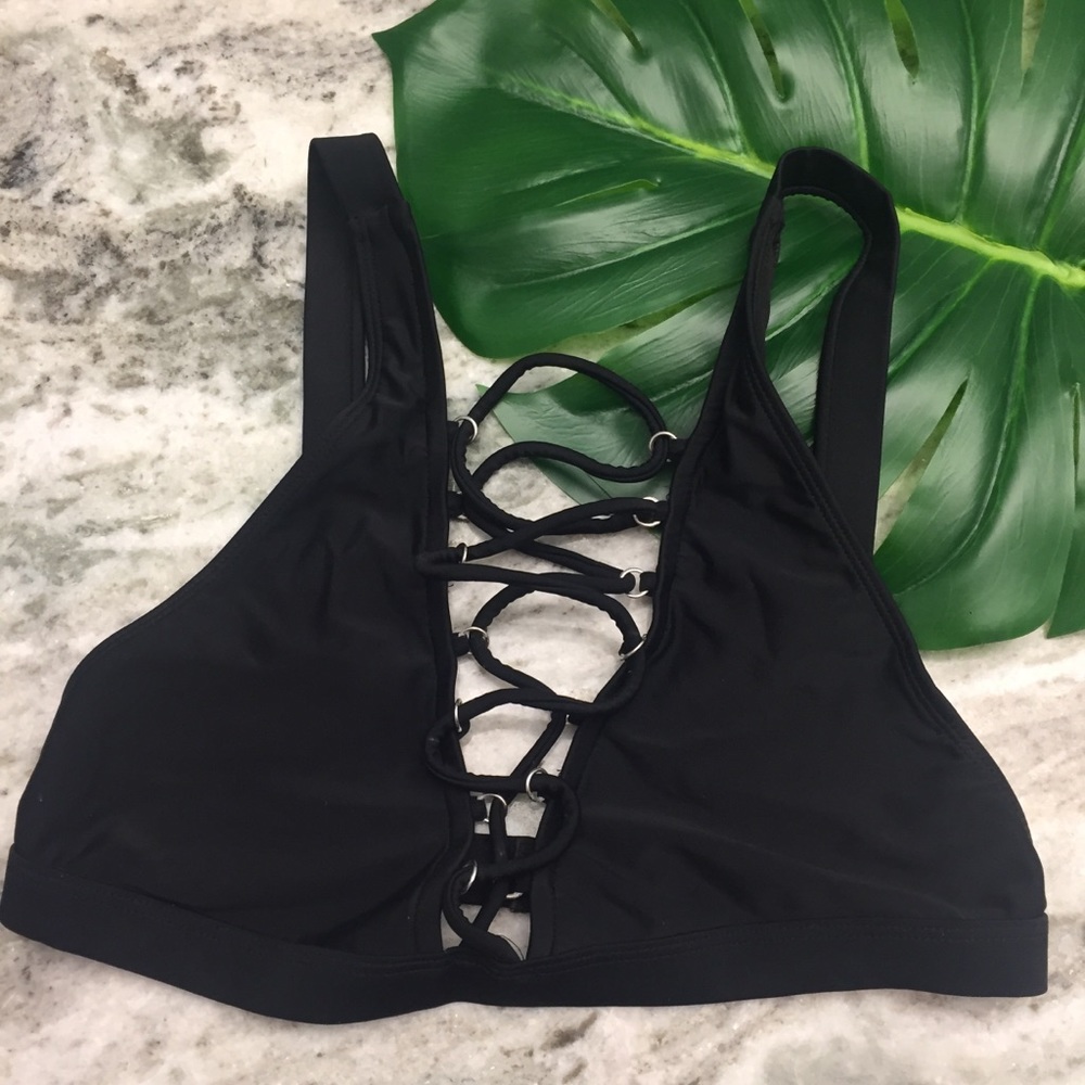 SOLD - Lace up bikini top🌿